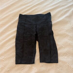 Lululemon Fast & Free Black Camo 8” Bike Shorts